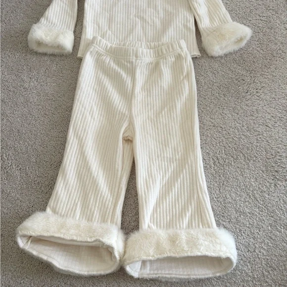 SHEIN Cream Ribbed Plush-Trim Kids Matching Set - Picture 3 of 7